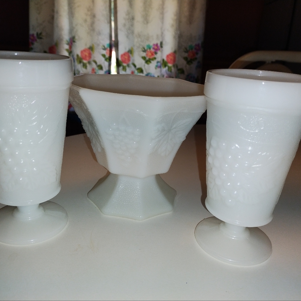 Milk Glass Grape Anchor Hocking Pedestal Candy Dish And 2 Tumblers - Picture 2 of 11